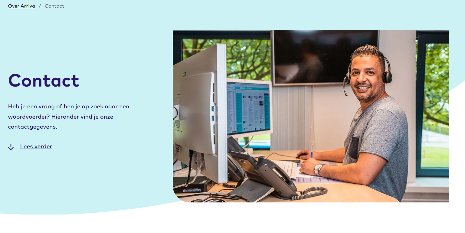 Screenshot van de contactpagina van de website van Arriva. Je ziet een man met headset op achter een computer en daarnaast een tekst over contact opnemen met Arriva.