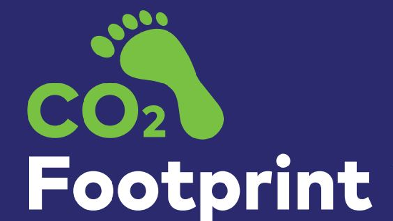 Co2 footprintprint-logo op een blauwe achtergrond.