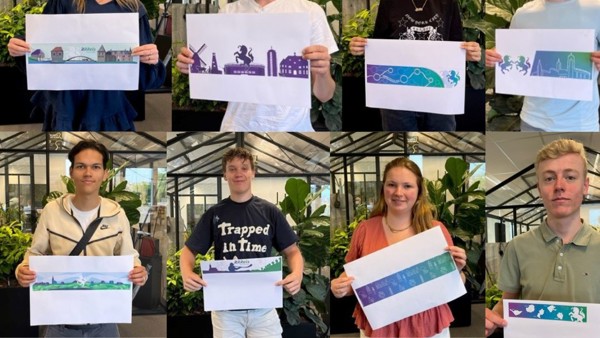 Collage van studenten die elk een papier met een eigen ontwerp voor busbestickering vasthouden. Collage van studenten die elk een papier met een eigen ontwerp voor busbestickering vasthouden.