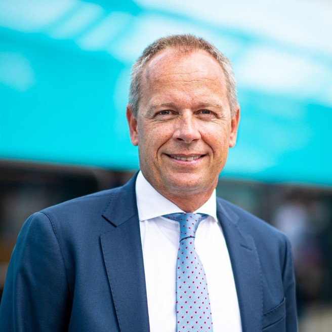 Directiewissen tussen Anne Hettinga en Milfred Hart directiewissel tussen Anne Hettinga en Milfred Hart